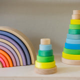 Holzspielzeug von Grimm's in Neonfarben