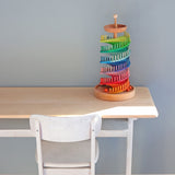 Kugelbahn von Grimms in Regenbogenfarben auf Schreibtisch