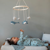 Mobile-Wal-Trixie-ueber-Kind