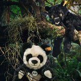 Panda Manschli von Steiff_24cm groß_im Wald