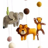 Detailansicht von Mobile mit afrikanischen Tieren von BeYoona