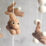 Detailansicht Kaninchen Mobile aus Schafswolle von BeYoona