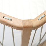 Detailaufnahme Bettrahmen von Babybett KIMI von Charlie Crane mit moosgrünen Schnüren