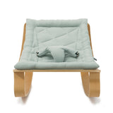 Frontansicht von Babywippe Levo von Charlie Crane mit Bezug Organic Farrow