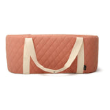 Seitenansicht von Charlie Crane Moseskorb in Organic Bois de Rose