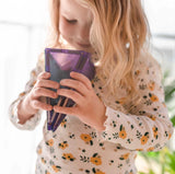 Kind spielt mit mit Connetix Magnetbausteine Geometry Pack mit 30 Teilen