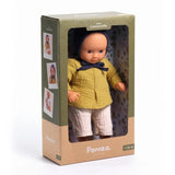 Puppe Comomille der POMEA Kollektion von Djeco in Verpackung