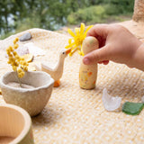 Kind am Spielen mit Jahreszeiten-Box "Hello summer"! von Grapat und Ostheimer