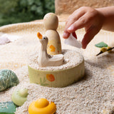 Kind spielt mit Jahreszeiten-Box "Hello summer"! von Grapat und Ostheimer