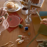 Grapat Weihnachtsdeko Winter Sparkles auf Tisch liegend