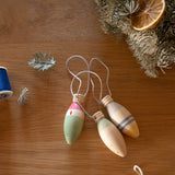 Grapat Weihnachtsdeko Winter Sparkles vor Tannenzweigen