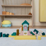 Baukasten Movement der Tiny Art Collection von Grimm's aufgebaut in Kinderzimmer
