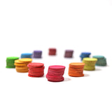 120 Konfettitaler in Regenbogenfarben von Grimms nach Farben sortiert