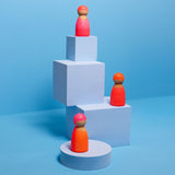 Neonfreunde Pink von Grimms auf Holzwürfeln