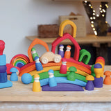 Regenbogenbrücke von Grimm's mit weiterem Grimm's Holzspielzeug