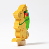 Steckfigur Hase mit Korb von Grimm's von vorne