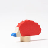 Steckfigur Igel von Grimm's in Schrägansicht