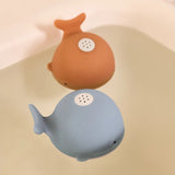 Badesprinkler Galen Wal von Liewood_beach blue_03