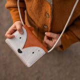 Kind mit Brustbeutel Fuchs Lias von Little Who