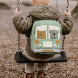 Kinderrucksack Großer Bulli Boris aus veganem Leder von Little Who_Kinderrucksack mit Kind_2