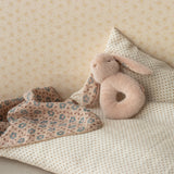 Hasen-Rassel Set von Maileg_Powder_im Bett