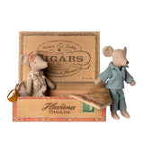 Mama und Papa Mäuse in der Zigarrenkiste von Maileg_02