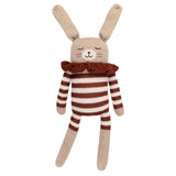Großer Hase aus Alpakawolle von Main Sauvage mit gestreiftem Strampler