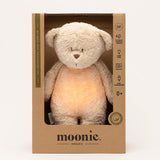 Moonie Teddybär Einschlafhilfe und Kuscheltier im Farbton Organic Sand in Verpackung