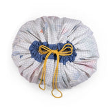 Zusammen gezogener Aufräumsack Play&Go Toupitis von Moulin Roty mit Tieren