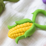 Nahaufnahme Oli & Carol Maiskolben Beißring und Rassel