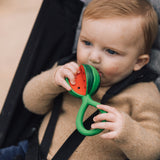 Kleinkind mit Rassel und Beissring Wassermelone von Oli & Carol