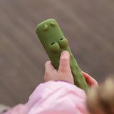Krokodil Taschenlampe von Rabbit & Friends in Kinderhand