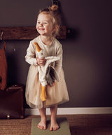 Stehendes Kind mit kleiner Möwe von Senger