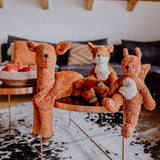 Verschiedene Senger Naturwelt Kuscheltiere in Wohnzimmer