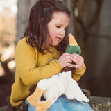 Mädchen mit kleinem Erpel von Senger Naturwelt