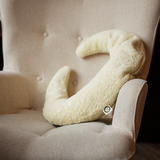 Still- und Wärmekissen von Senger Naturwelt auf Sessel