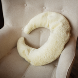 Still- und Wärmekissen von Senger Naturwelt auf Sessel