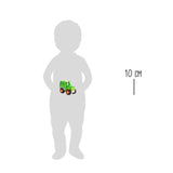 Traktor von small foot aus FSC-zertifiziertem Holz im Größenvergleich