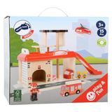 Verpackung von Feuerwache aus Holz von small foot mit Feuerwehr-Zubehör