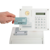 Bezahlen mit Karte bei Kasse "fresh" von small foot aus Holz mit Zubehör