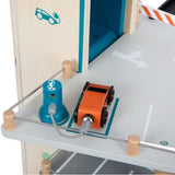 Detailansicht von Auto an Ladesäule von Parkaus Rallye von small foot