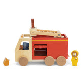 Trixie Feuerwehrauto aus Holz mit Tieren in Seitenansicht
