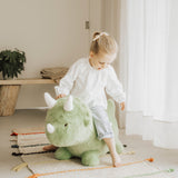 Wild&Soft Hüpftier_Dino_mit Kind-01