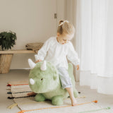 Wild&Soft Hüpftier_Dino_mit Kind-01