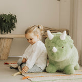 Wild&Soft Hüpftier_Dino_mit Kind-03