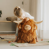 Wild & Soft Bouncy Highland Cow-mit Kind03