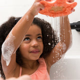 Flot Badespielzeug und Schaum-Macher "Krake Tako" von OPPI_Kind mit Schaummacher Krake Tako_2