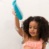 Flot Badespielzeug und Bürste "Wal Kuji" von OPPI_Kind mit Wal Kuji_2