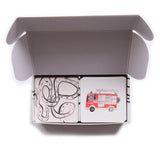 Fahrzeuge MEMO von Gretas Schwester mit geöffneter Schachtel