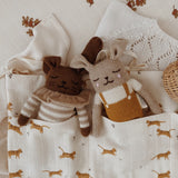 Hase aus Baby-Alpakawolle von Main Sauvage_Latzhose_Detailaufnahme_2